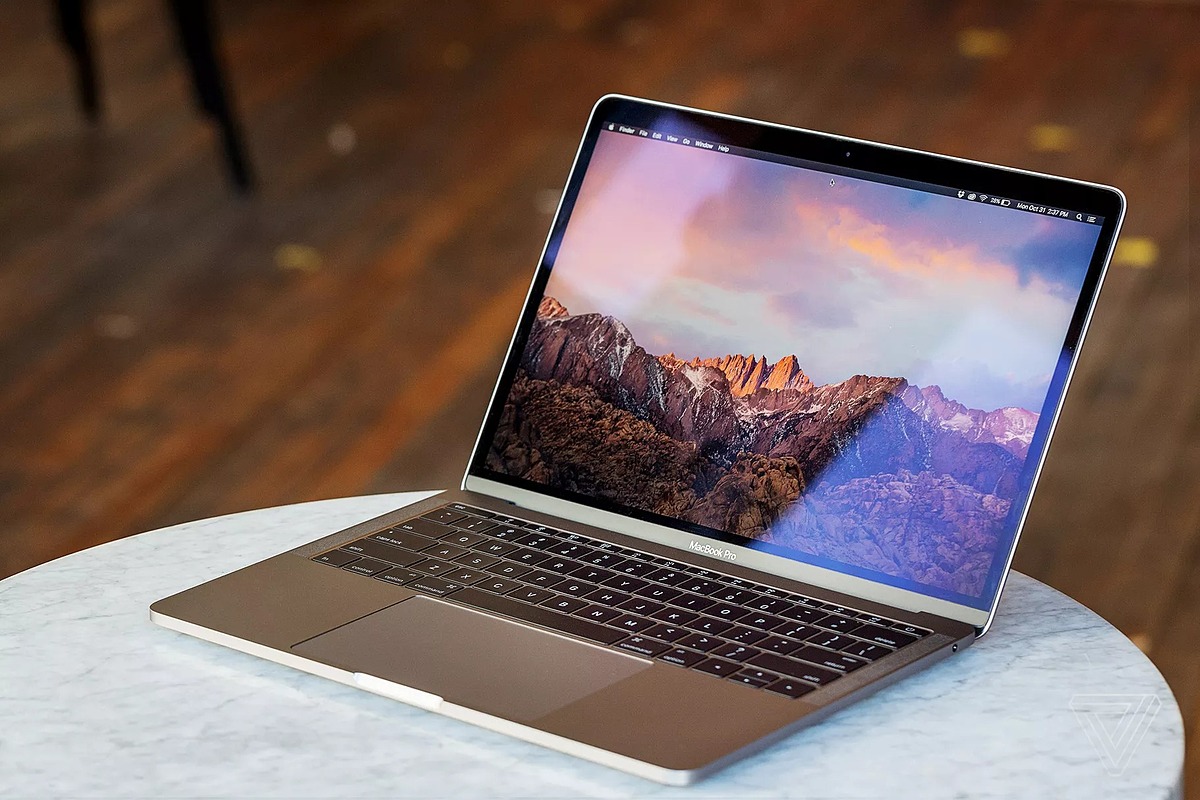 Apple thay pin miễn phí cho Macbook Pro gặp sự cố